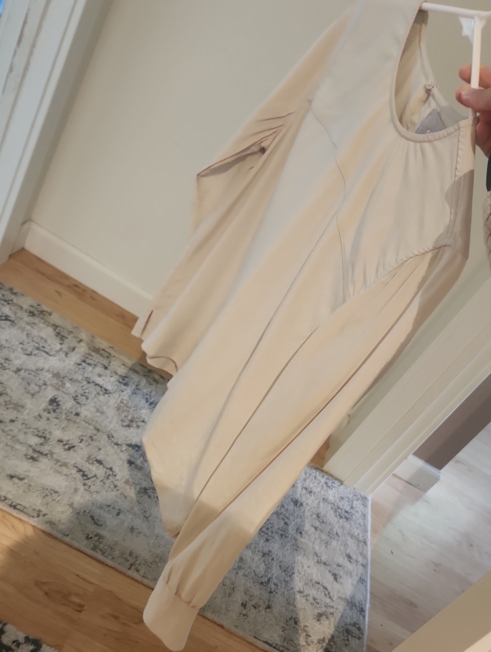 Everlane Silk Blouse Shirt Long Sleeve Size 2 Beige - Picture 3 of 8